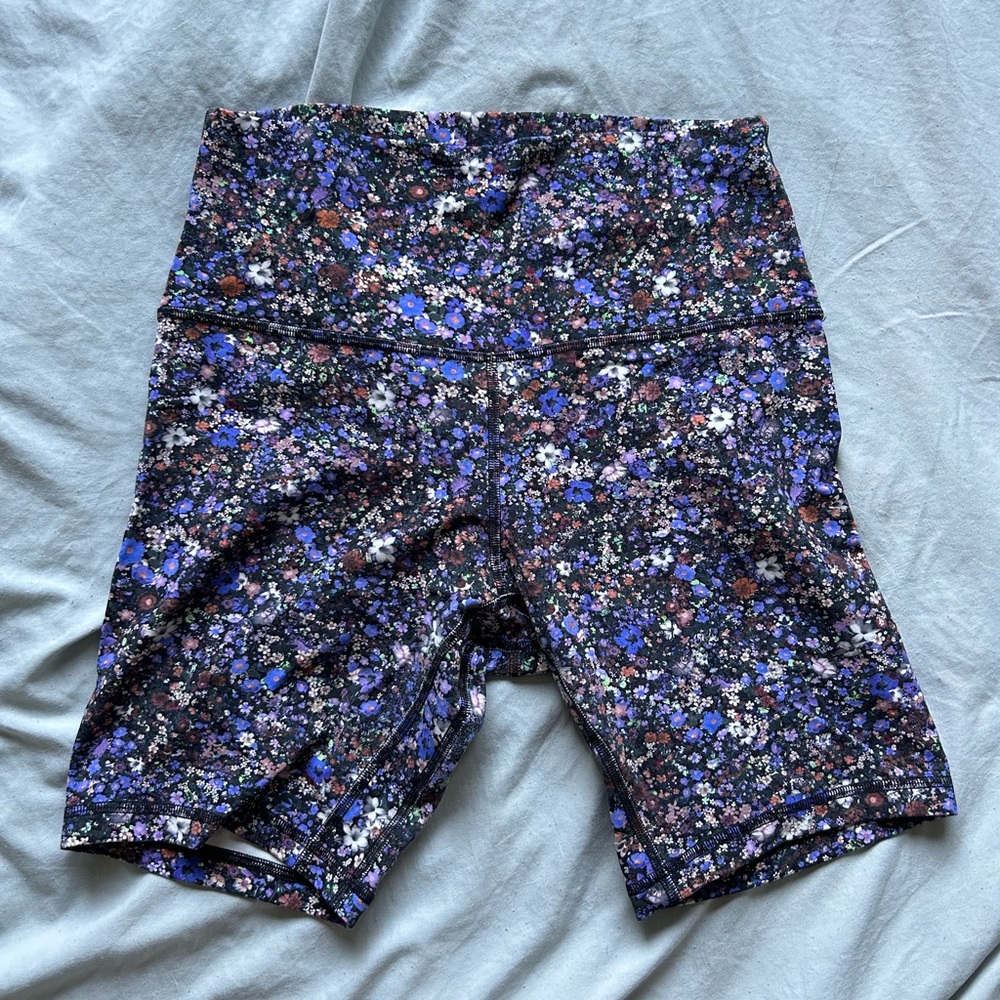 8in LULULEMON BIKE SHORTS